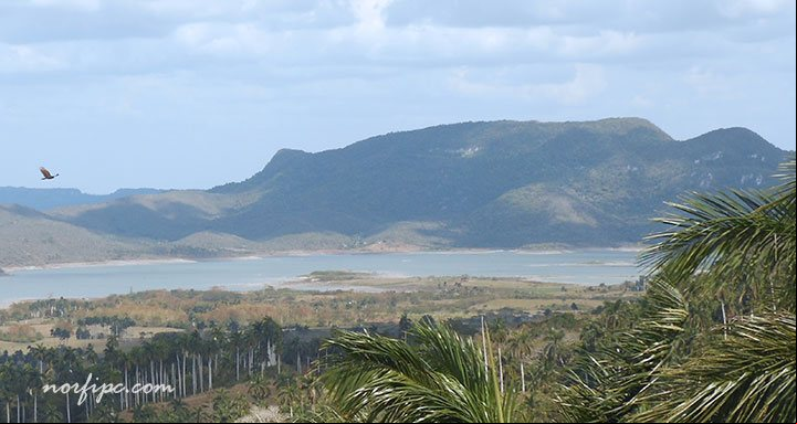 El Pan de Matanzas desde un mirador en la Sierra de Arcos de Canasí El Pan de Matanzas desde un mirador en la Sierra de Arcos de Canasí
